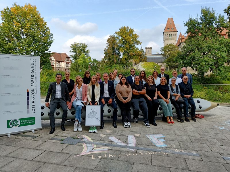 Gruppenbild der Teilnehmer an der Festveranstaltung